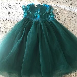 Green holiday dress 2T